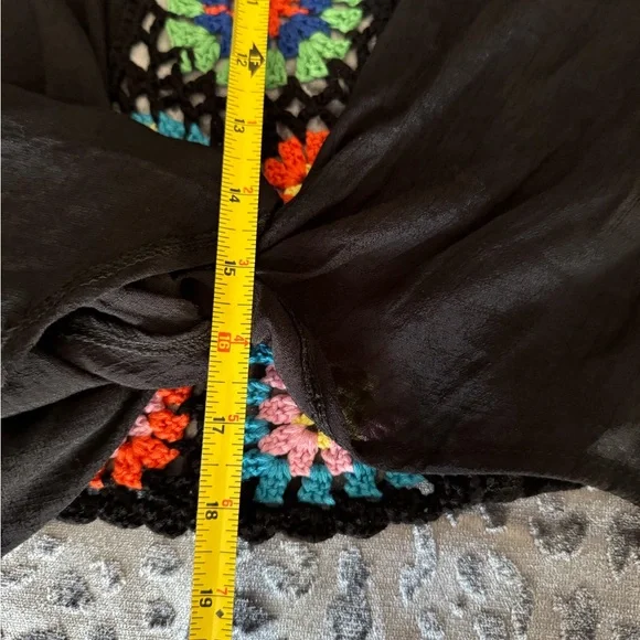 ELAN Black Crochet Floral Women's Top - Picture 5 of 6